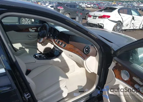 2017 Mercedes-Benz E 300 4Matic из США, поврежденный, VIN WDDZF4KBXHA199050